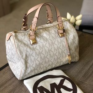 Authentic Michael Kors Grayson Large Monogram bag.